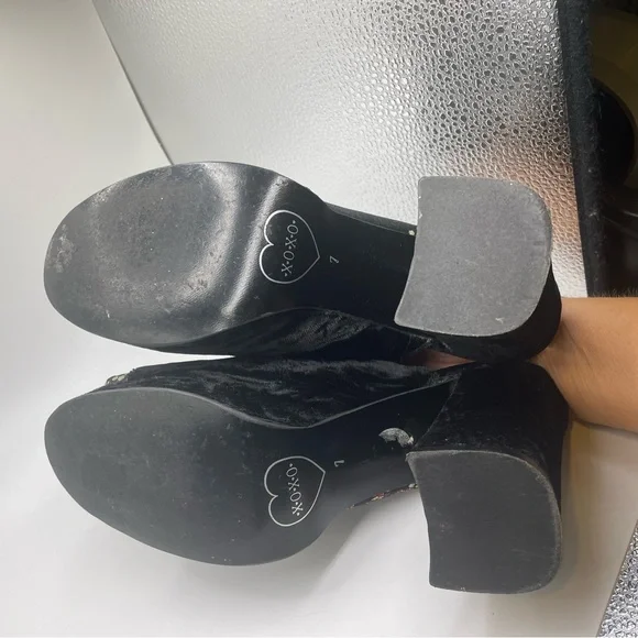 XOXO Velvet Platform Heels Black with Floral Pattern Women’s Size 7 - Picture 8 of 8